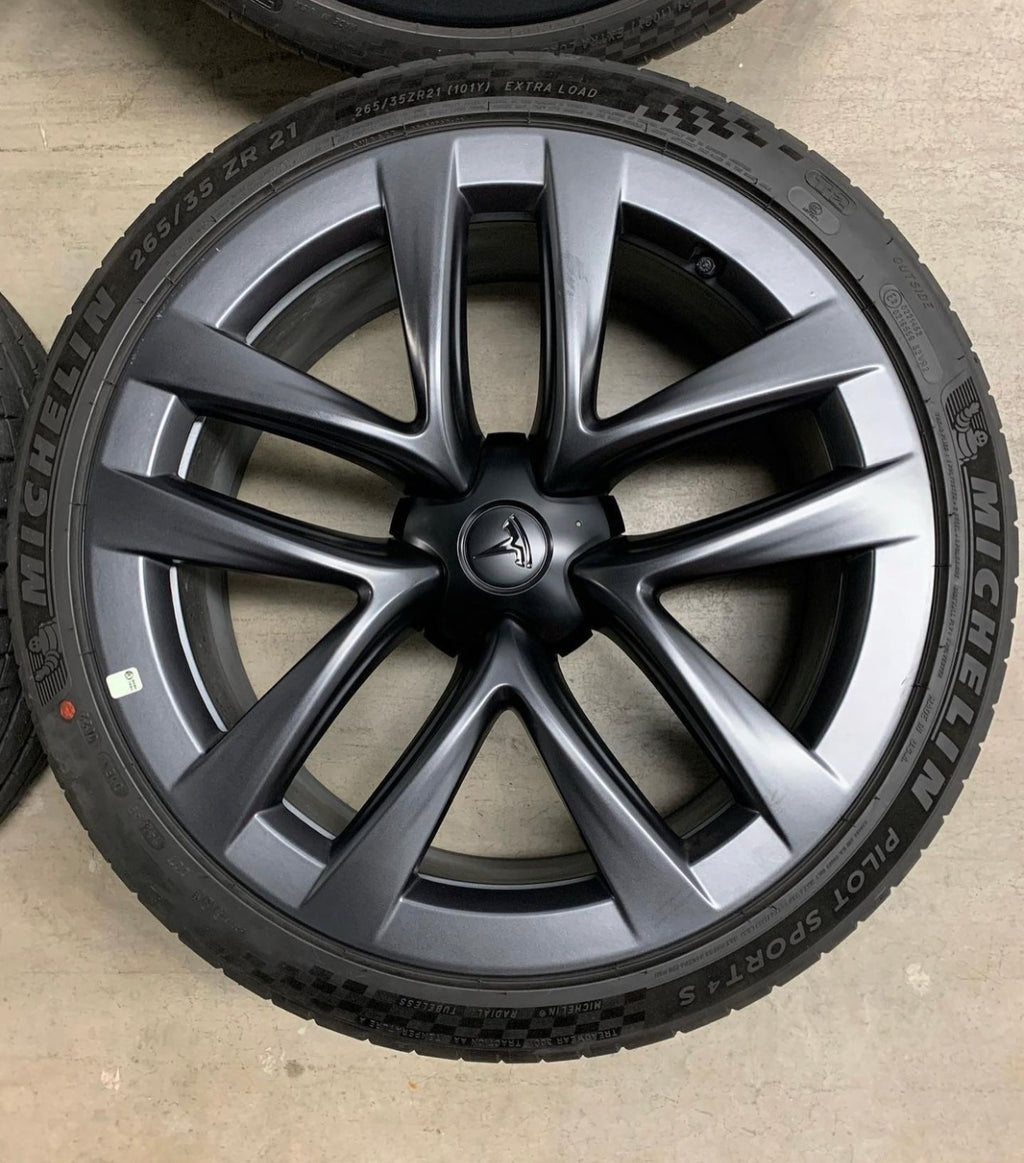21 inch Tesla Model S Plaid Wheels and Tires .