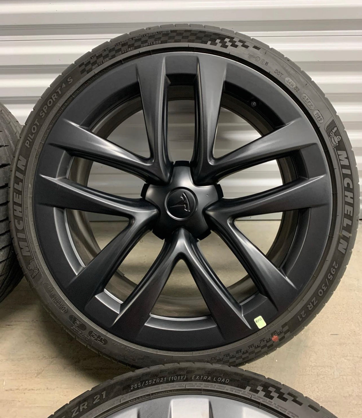 21 inch Tesla Model S Plaid Wheels and Tires .